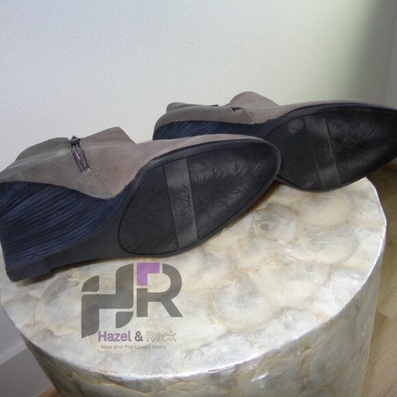 Fergie Womens Aurora Brown Skinny Wedge Ankle Boots - Picture 3 of 6